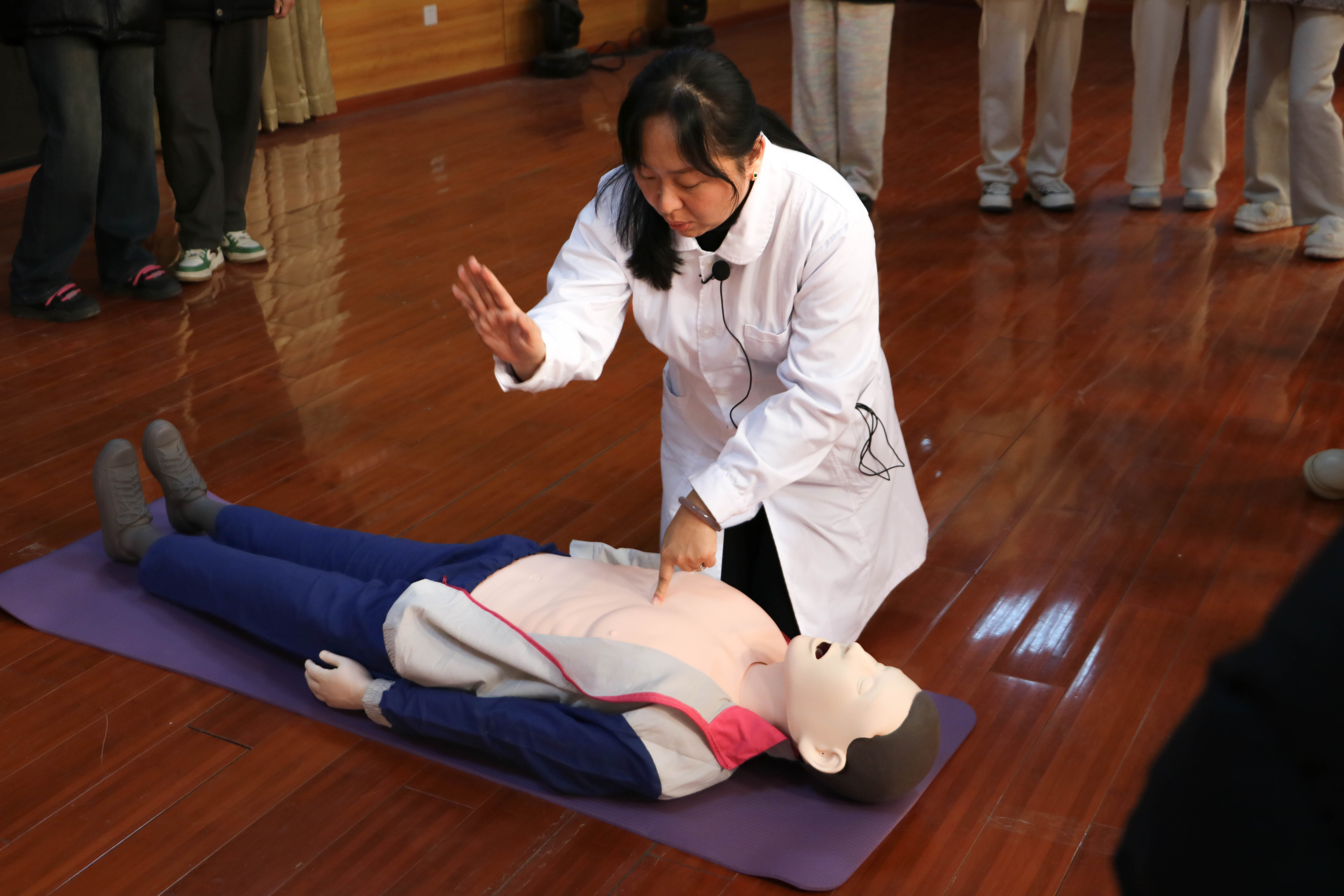 安全技能训练“救”在身边|bat365在线中国登录入口开展急救技术培训课程