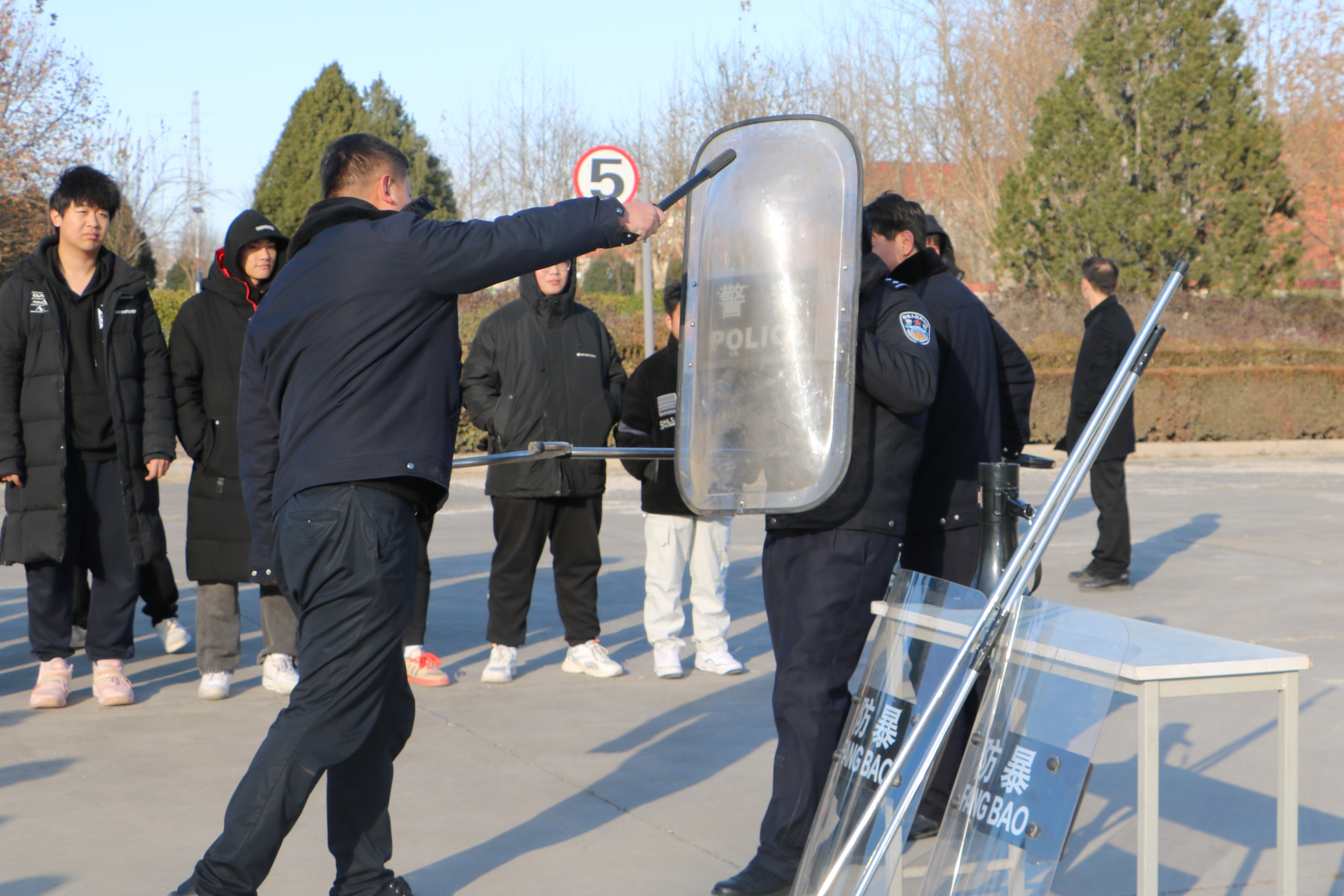 bat365在线中国登录入口开展反恐防暴技能培训