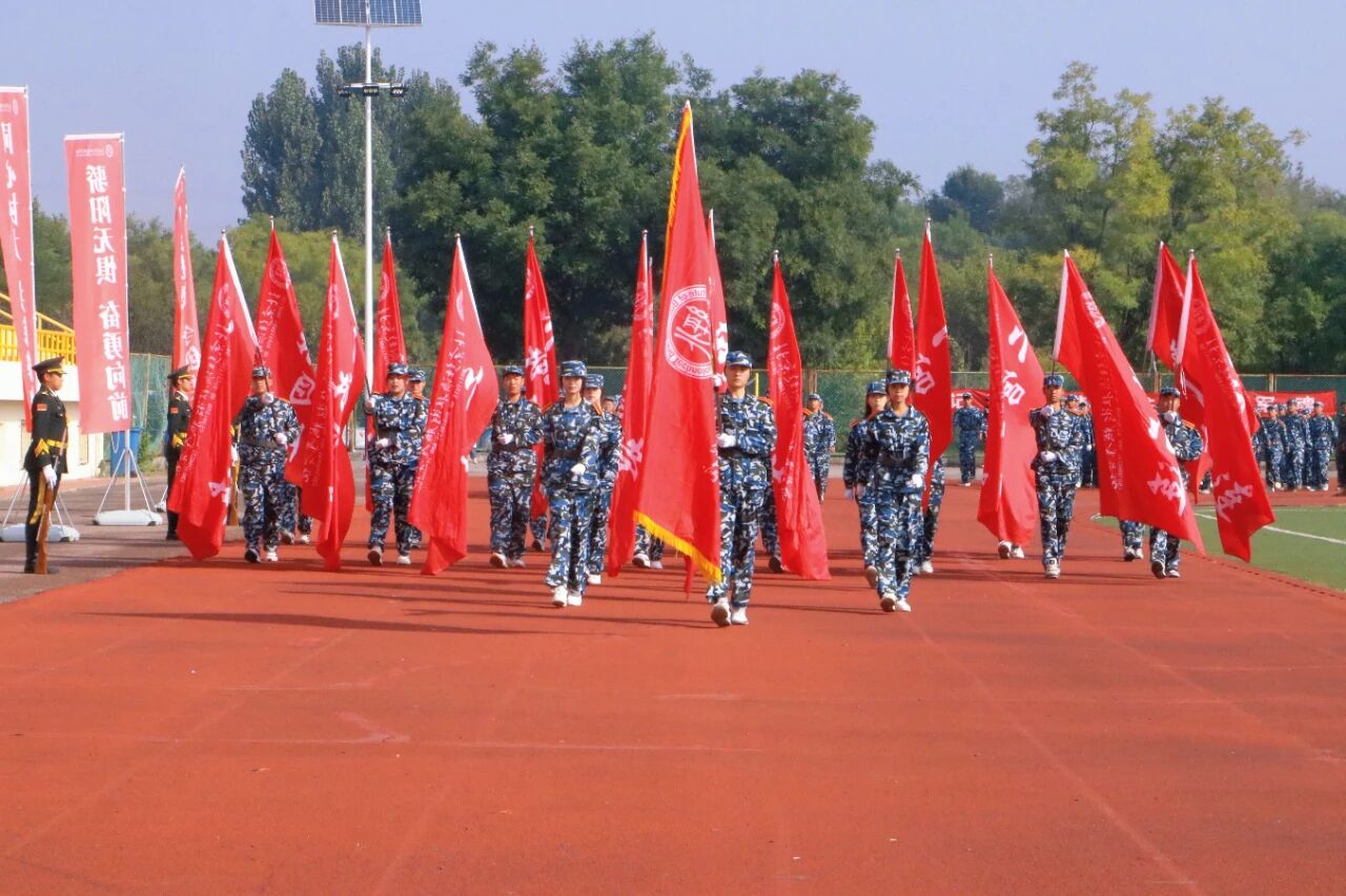 bat365在线中国登录入口隆重举办2025年学生军训闭营仪式